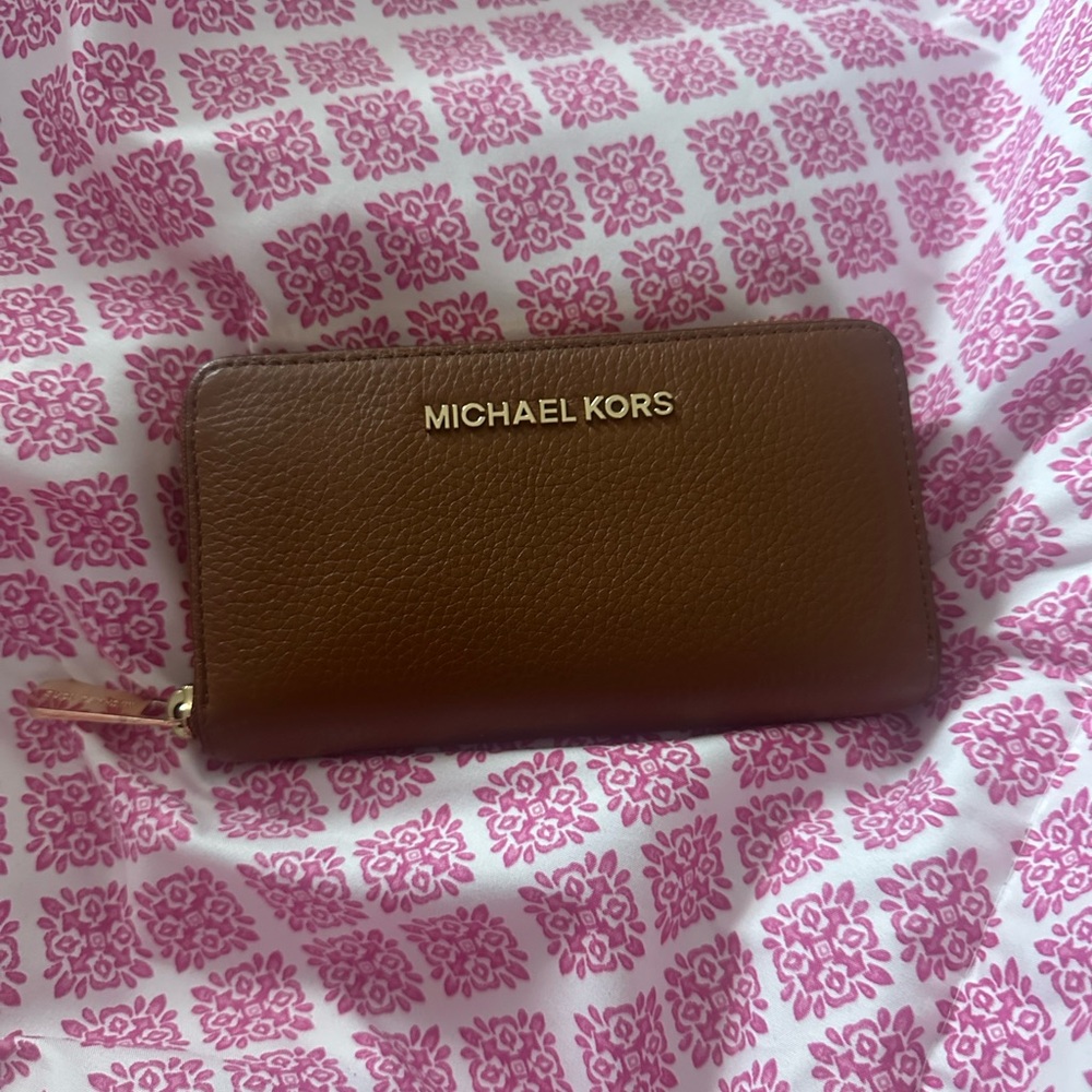 Michael Kors Zip Wallet